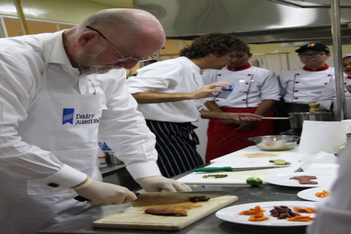 Mahasiswa Podomoro University Masak Bersama Dubes Australia