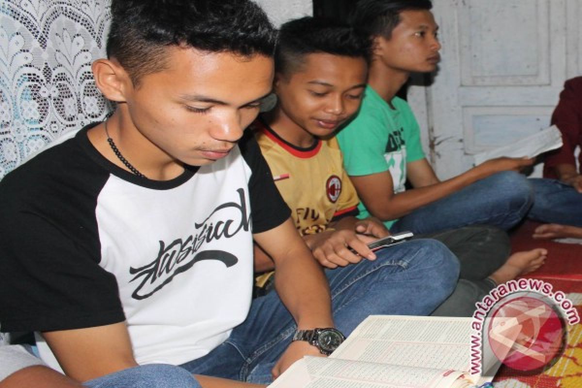 Puluhan Pelajar Padang Panjang Minati Pidato Adat   