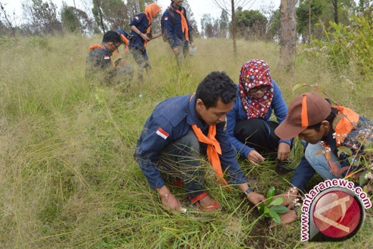 Pendaki Gunung Lawu Meningkat Pada Malam Suro