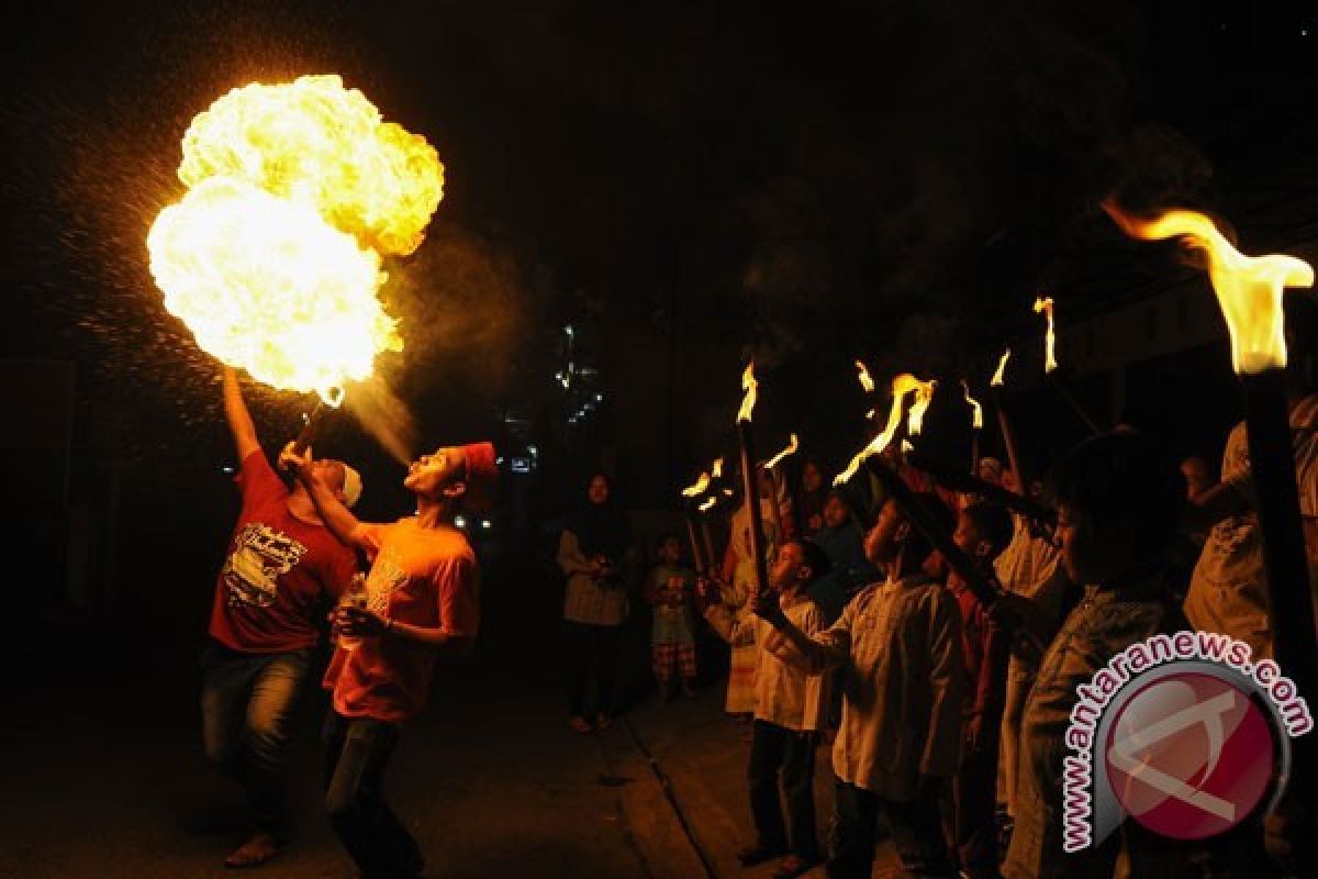 Pawai Obor Peringati Tahun Baru Islam 1438 H