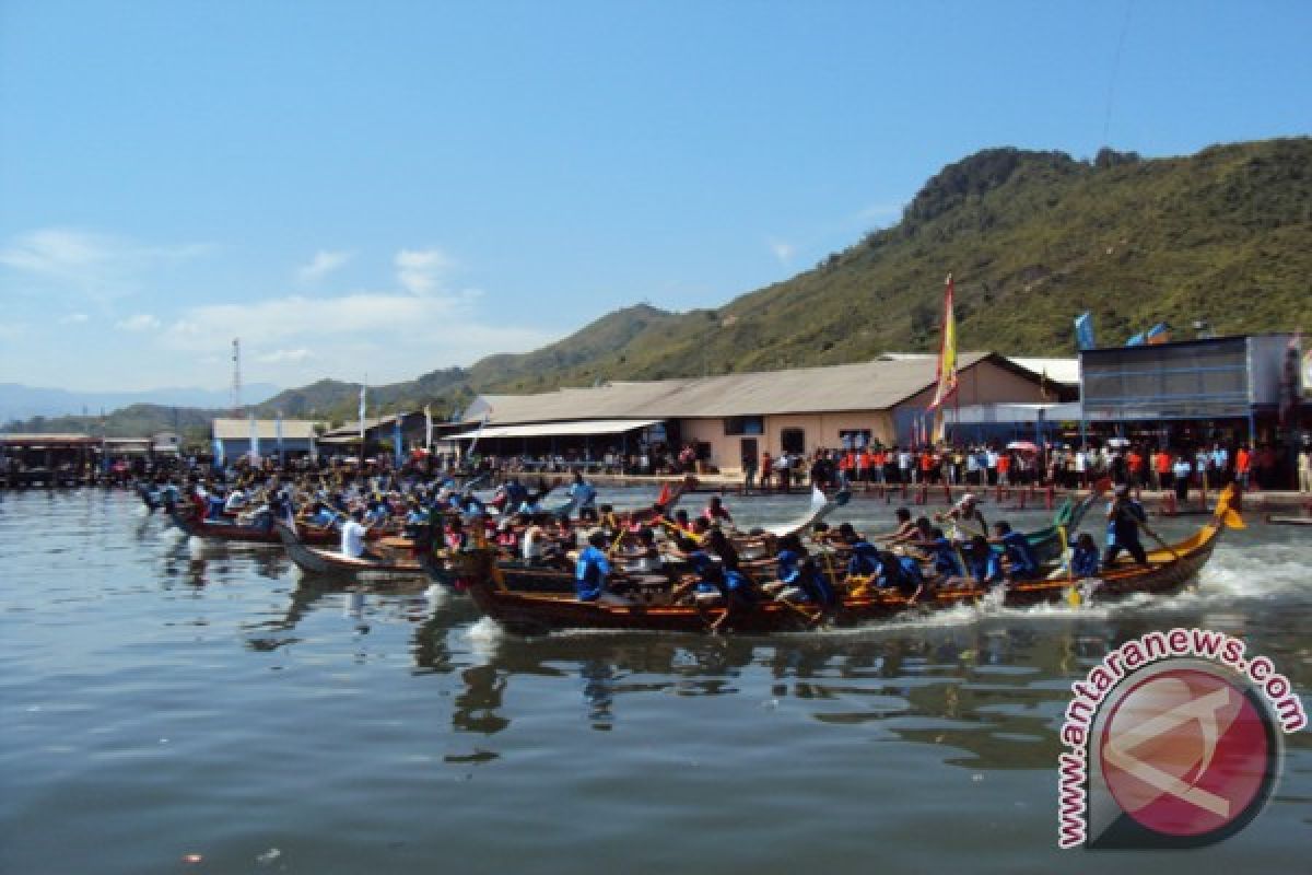 36 Tim Ikuti Lomba Dayung Perahu Naga