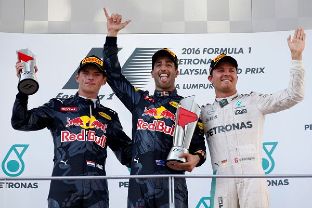 Daniel Ricciardo juarai Grand Prix Malaysia