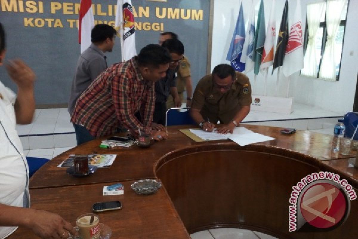 Tim Kesehatan Paslon Serahkan Hasil Pemeriksaan Ke KPU