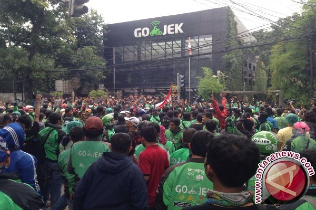 Pengemudi Go-Jek Demo Tuntut Penghapusan Sistem Performa