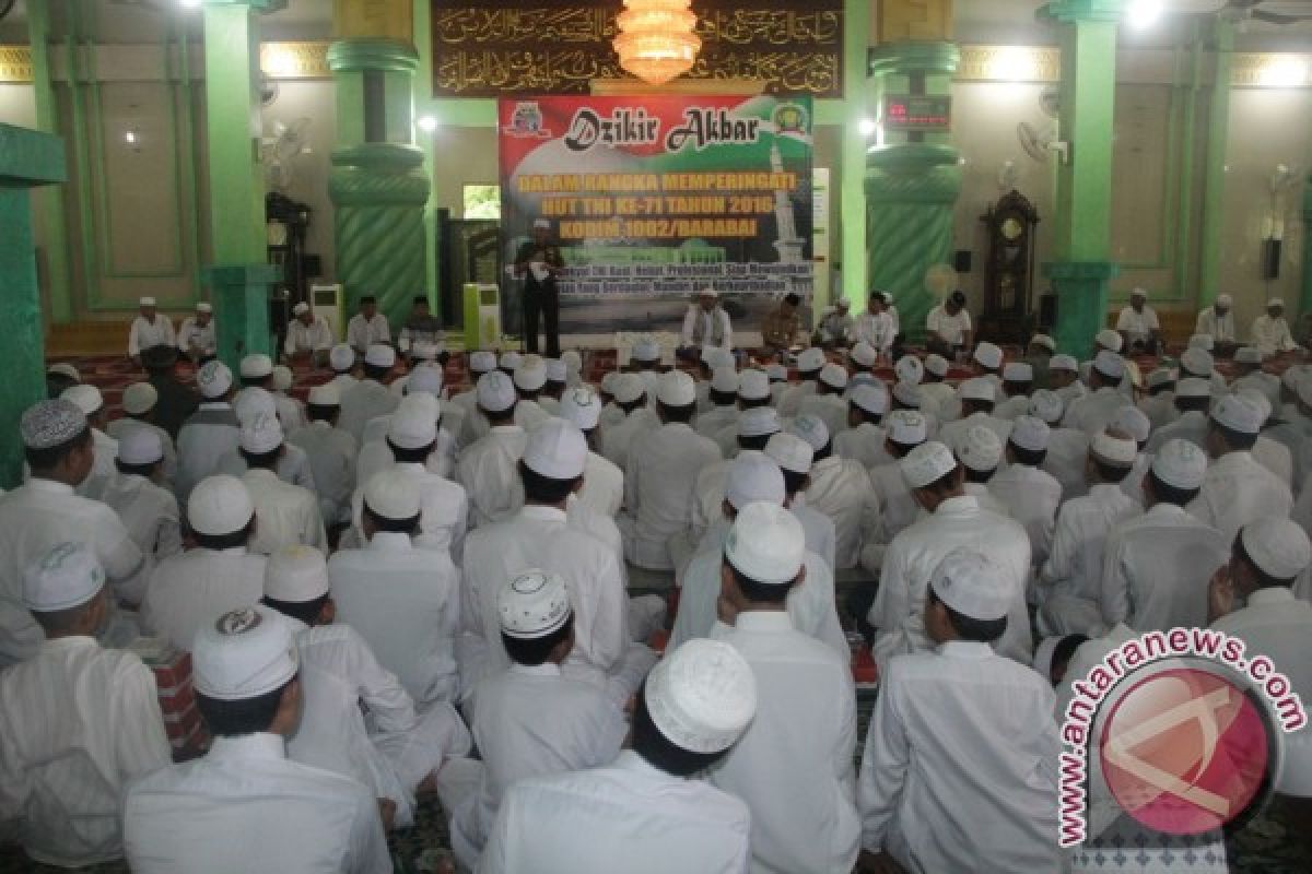 Ratusan Pelajar Ikuti Zikir Akbar