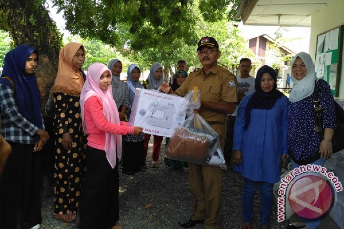 KSM terima mesin jahit dari Pemerintah Aceh