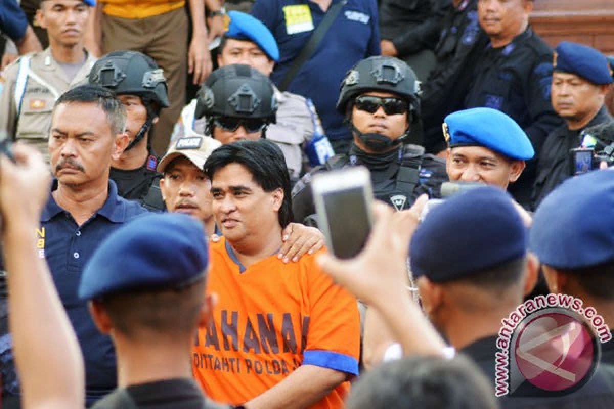 Polisi buka gudang harta pengikut Dimas Kanjeng di Makassar
