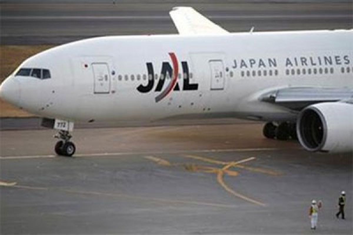 Japan Airlines izinkan pramugari tak pakai sepatu hak tinggi