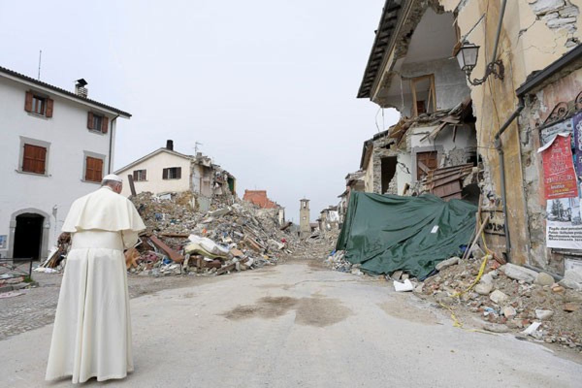 Paus Fransiskus kunjungi daerah bencana di Italia