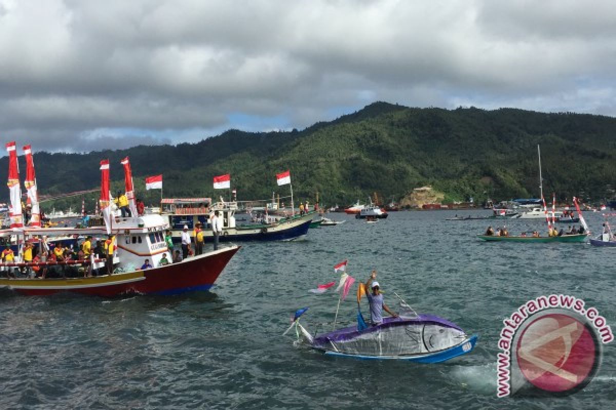 Sejumlah nelayan Bitung terima perahu bantuan KKP