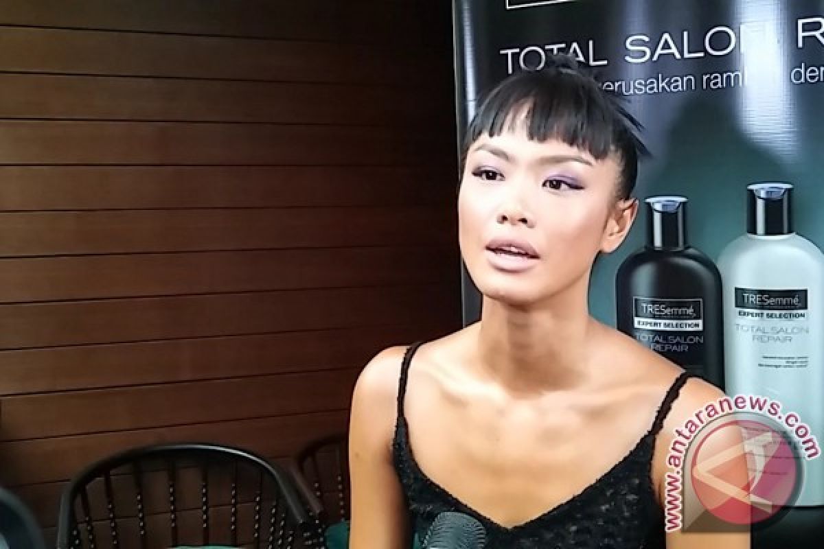 Tips jaga kesehatan kulit ala Kelly Tandiono (Video)