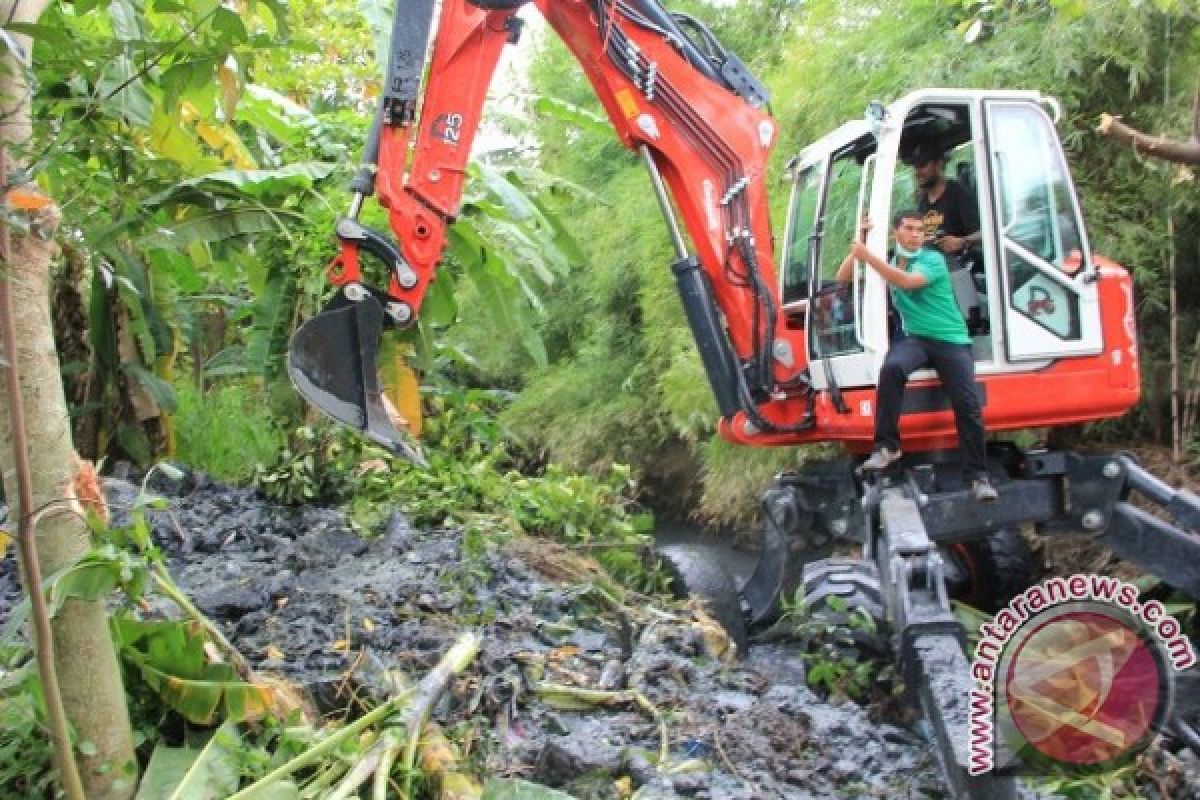 Pemkot Medan Keruk Sungai Bederah Untuk Antisipasi Banjir