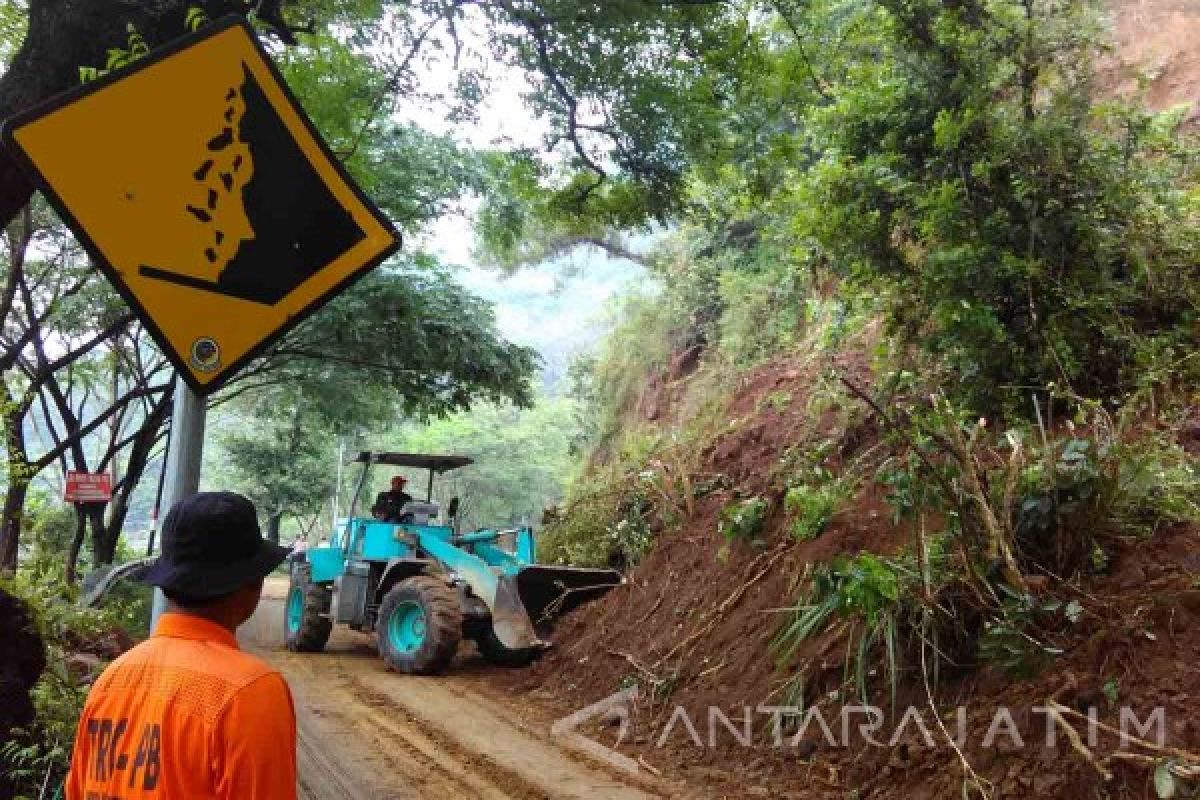 Jalan Nasional Trenggalek-Ponorogo Rawan Longsor