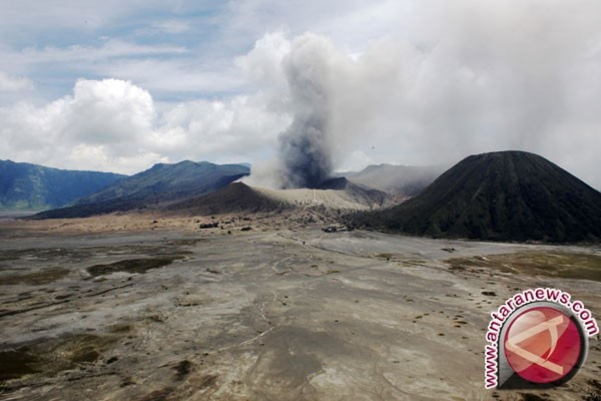 Sebagian Alat Pemantau Aktivitas Gunung Bromo Hilang