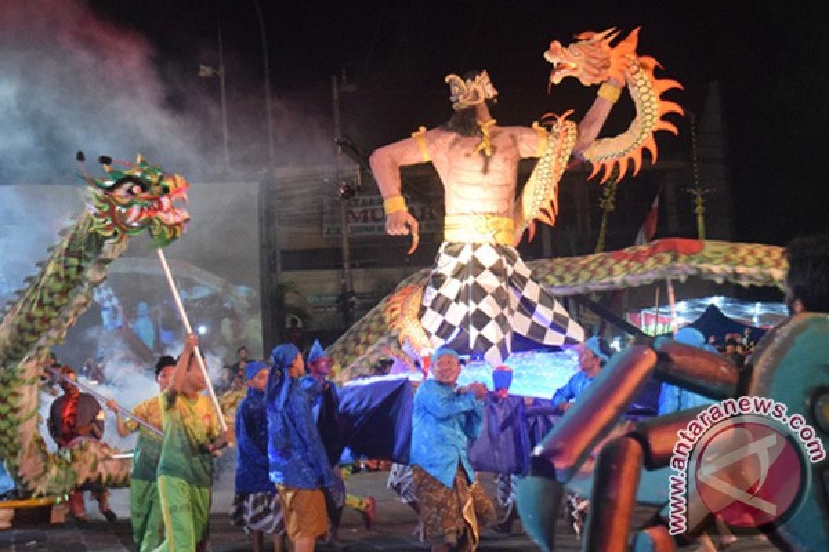 Ruas jalan seputar Tugu selama pelaksanaan "Wayang Jogja Night Carnival"