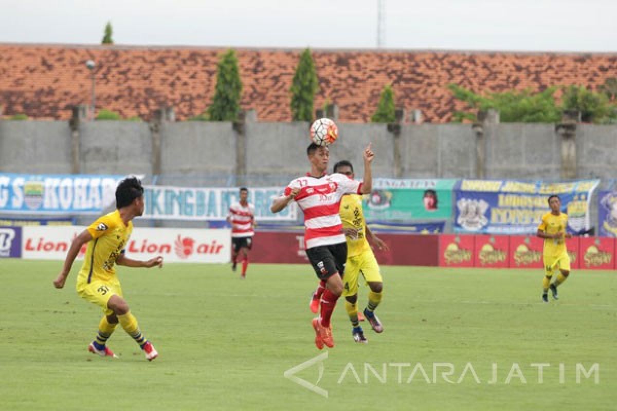 Persegres U21 Taklukkan Madura United 2-0
