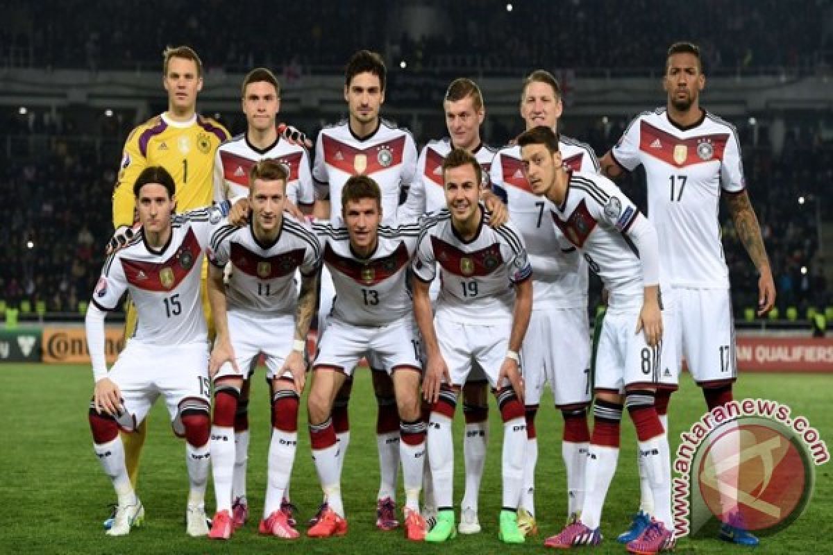 Jerman Sukses Gunduli Ceko