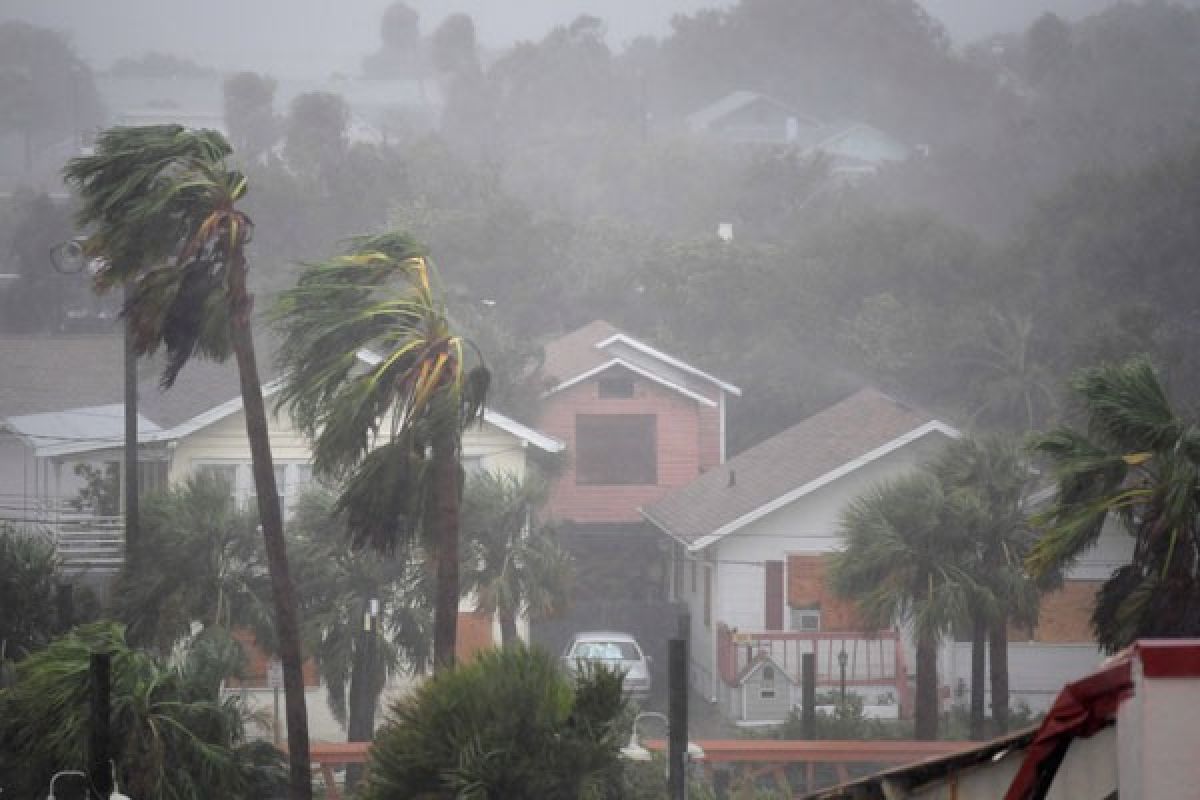 Ratusan orang terjebak banjir North Carolina akibat Badai Matthew