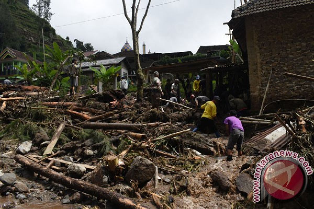 Banjir bandang terjang lereng Gunung Lawu Magetan