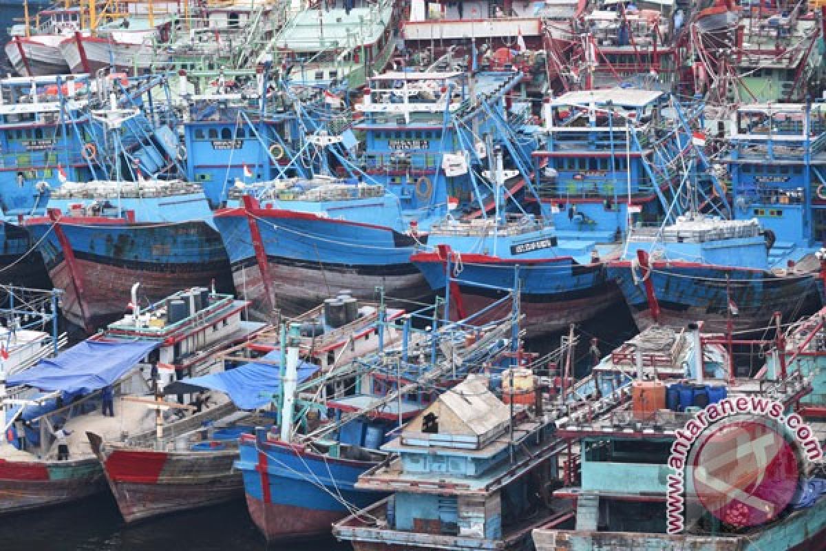 Pelaku usaha perikanan Muara Baru mogok kerja