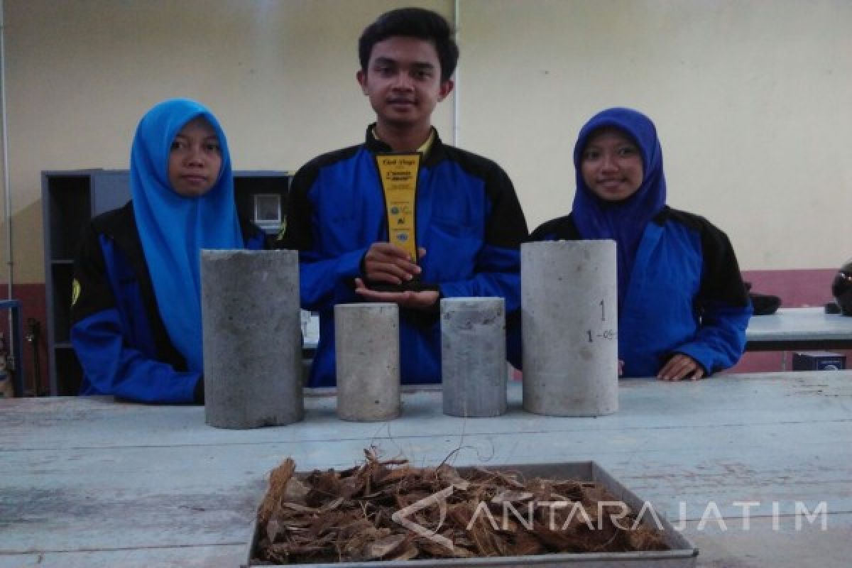 Mahasiswa Unej Buat Inovasi Beton dari Batok Kelapa-Sekam Padi