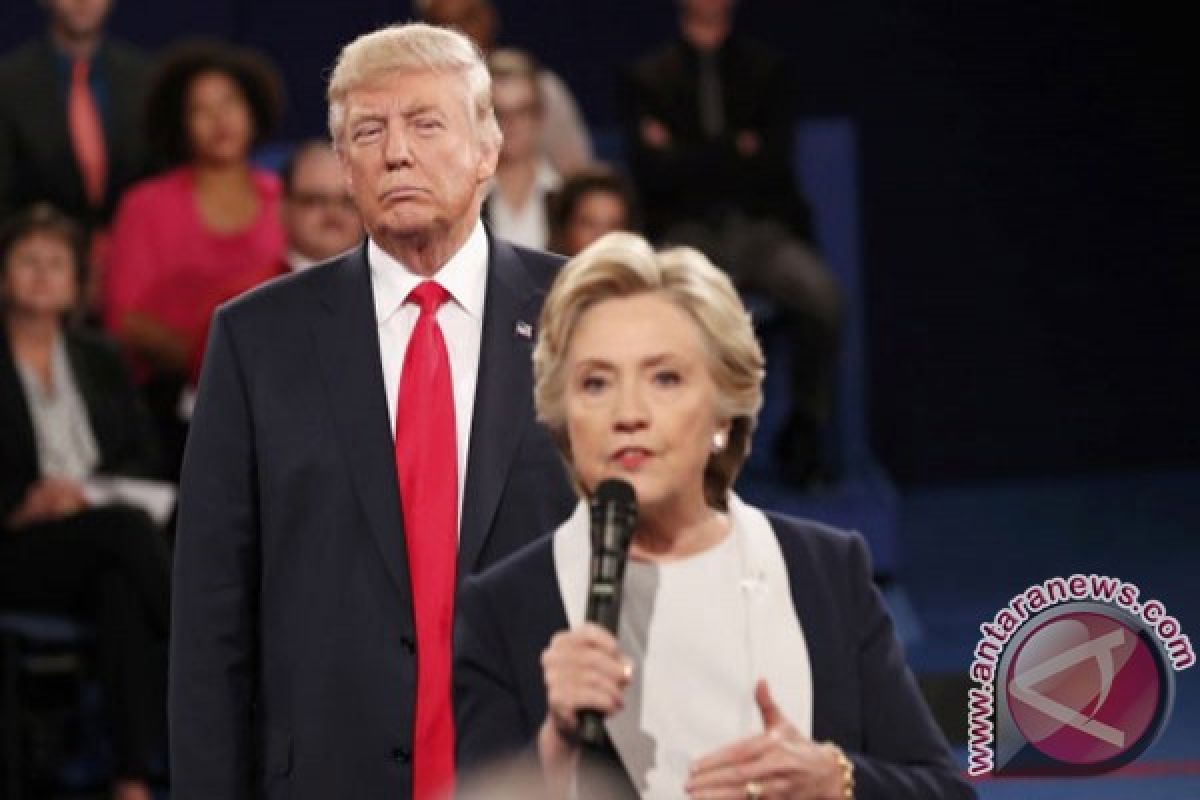 Donald Trump bilang setan, Hillary Clinton bilang cabul