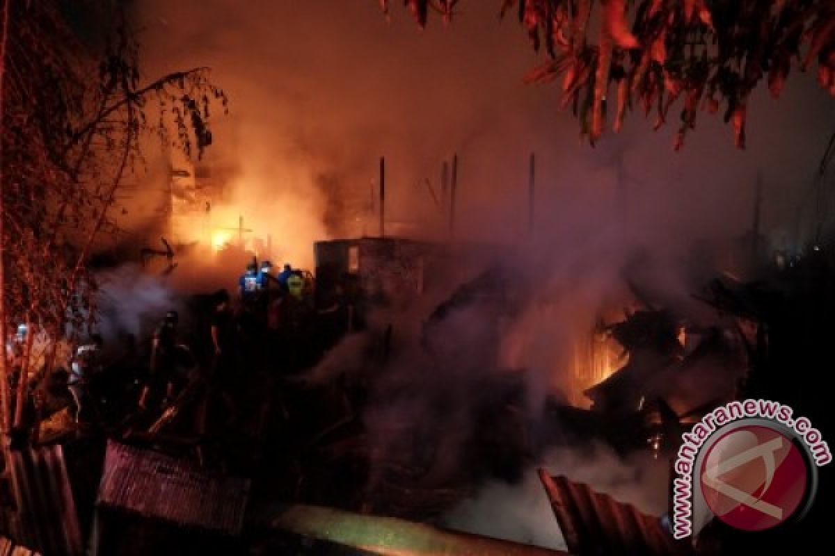 Delapan Rumah BTP Makassar Ludes Terbakar 