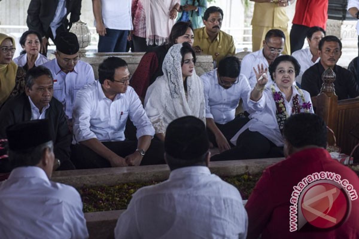 Para calon kepala daerah PDIP ziarah ke makam Soekarno