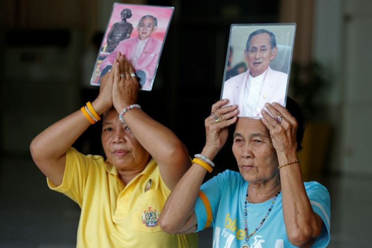 Warga Thailand khawatirkan kesehatan Raja