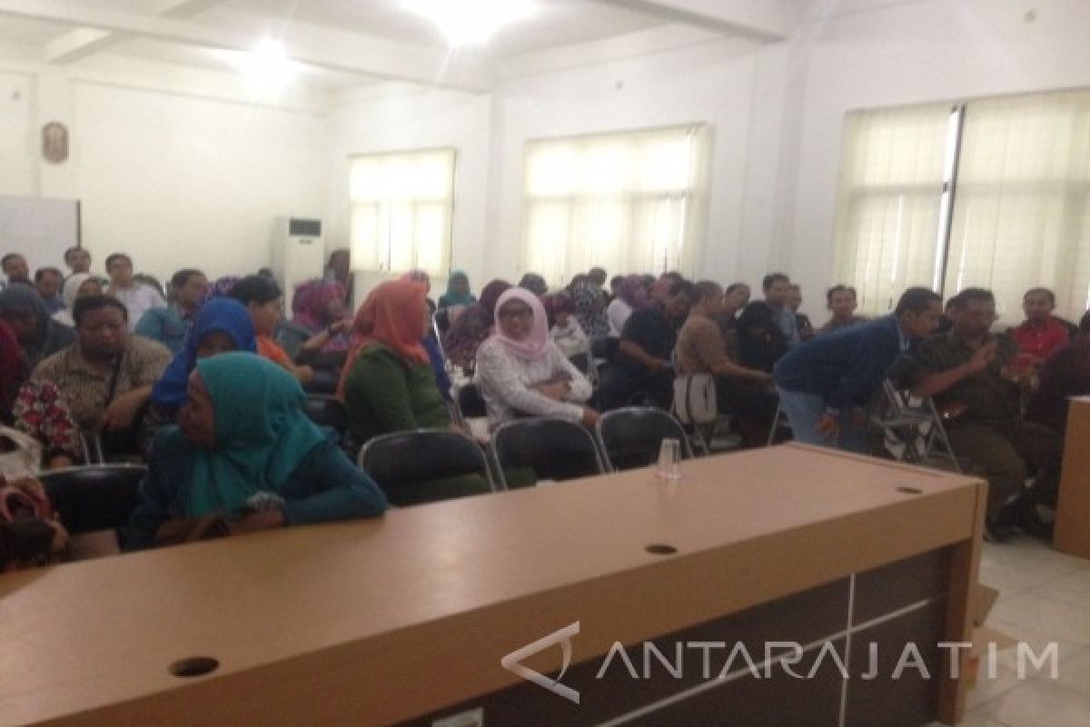 Honorer Tuntut Kejelasan Status Terkait Peralihan SMA/SMK