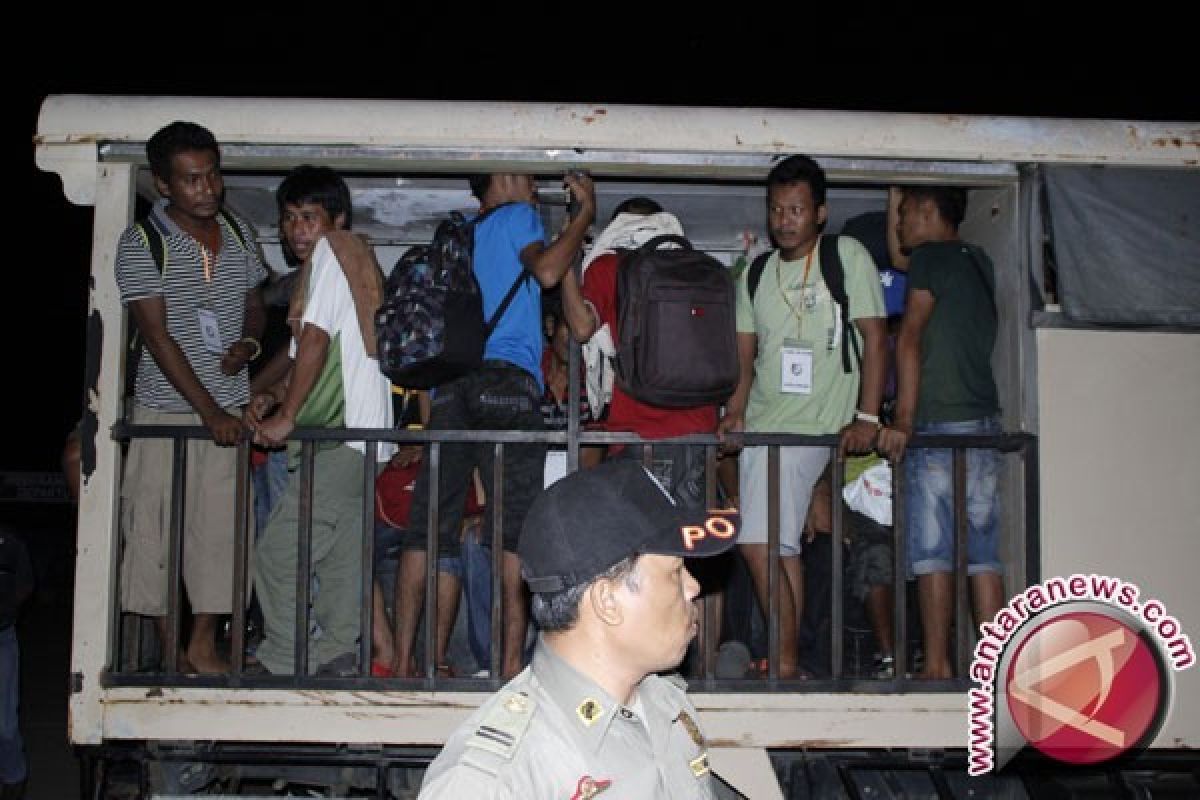 TKI Bermasalah, Malaysia Deportasi 106 TKI Melalui Entikong