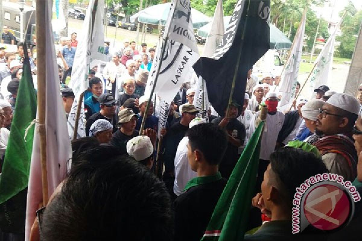 Ratusan pemuda Islam Baturaja gelar aksi damai