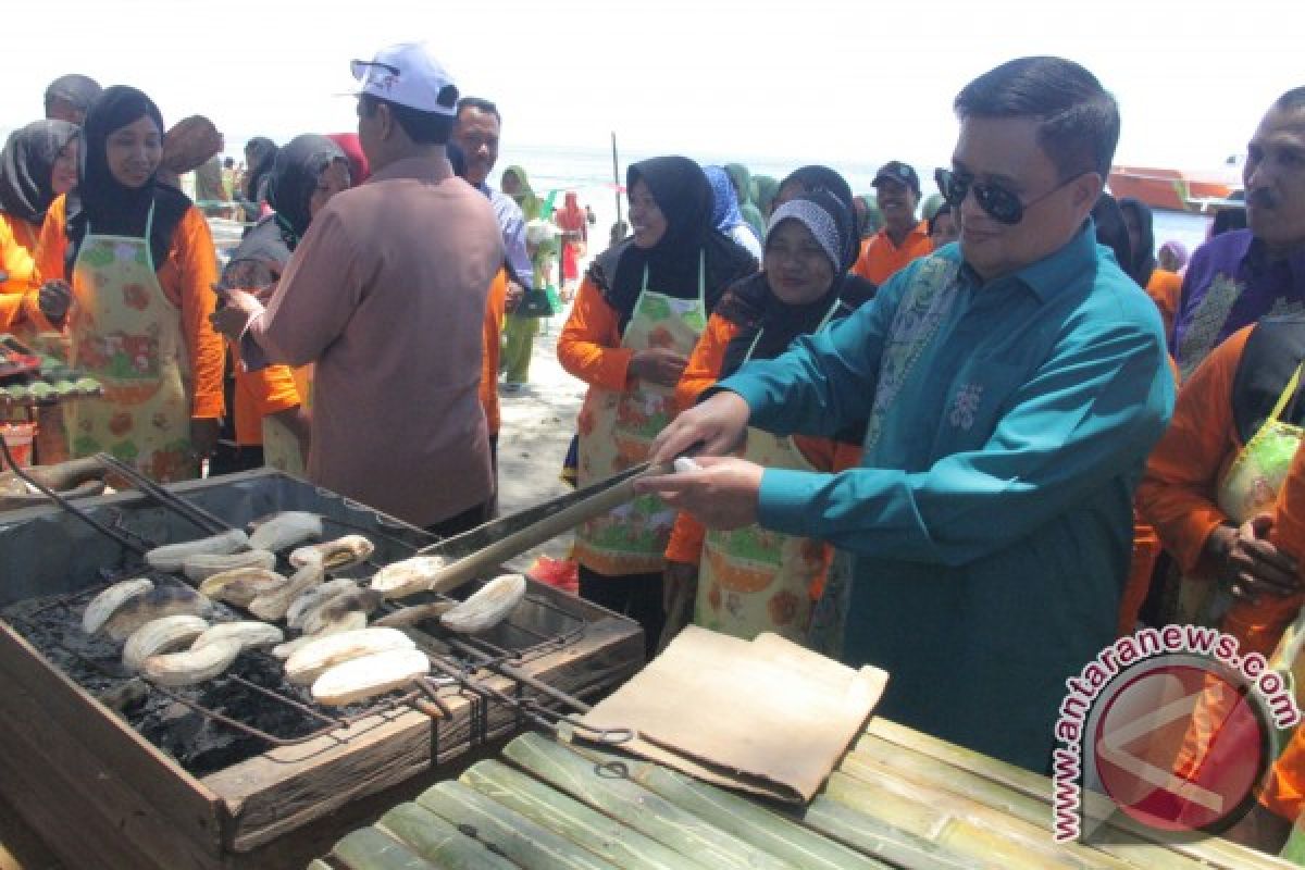 Atraksi Pisang Tumbuk Tutup Festival Boalemo