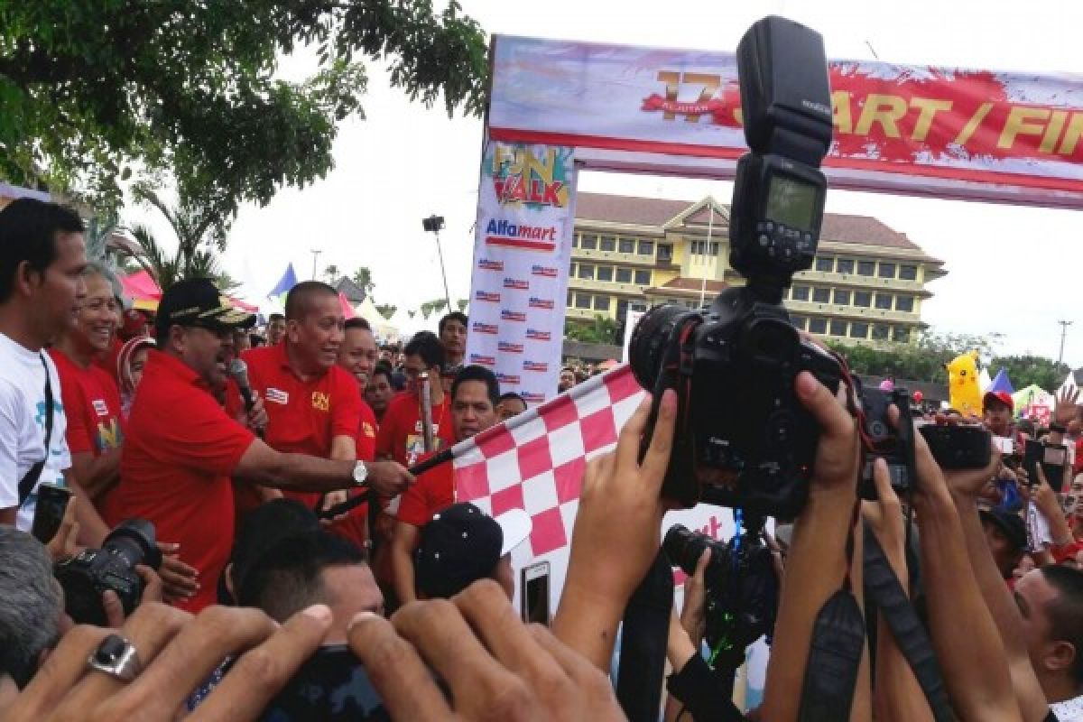 Alfamart Selenggarakan Funwalk di Balaraja Peringati HUT