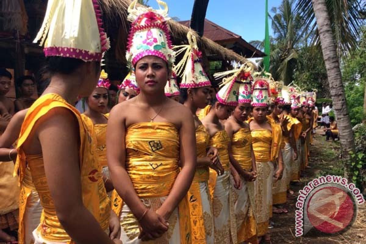 Desa Adat Komala Laksanakan Usaba Dangsil