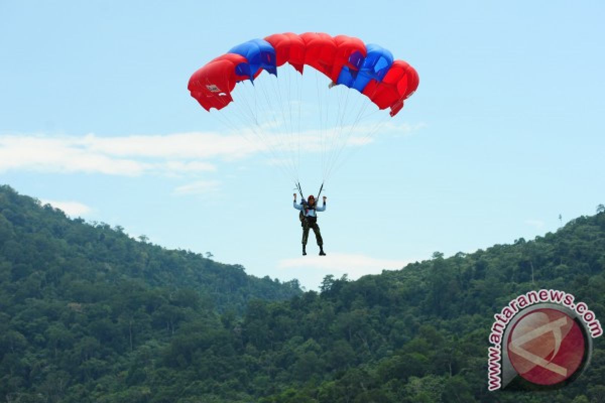 Mimi Penerjun Payung Sail Karimata Asal Sukadana