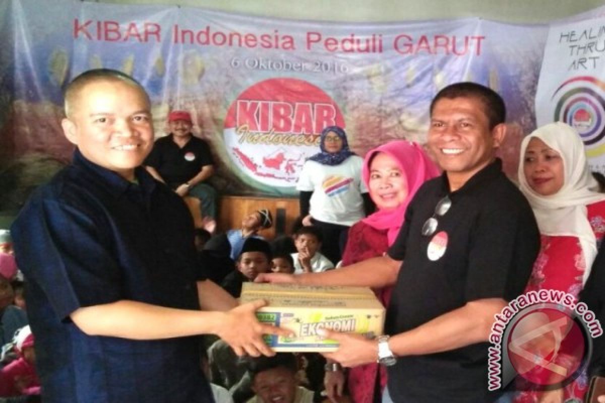 Kibar Indonesia bantu anak-anak korban banjir Garut