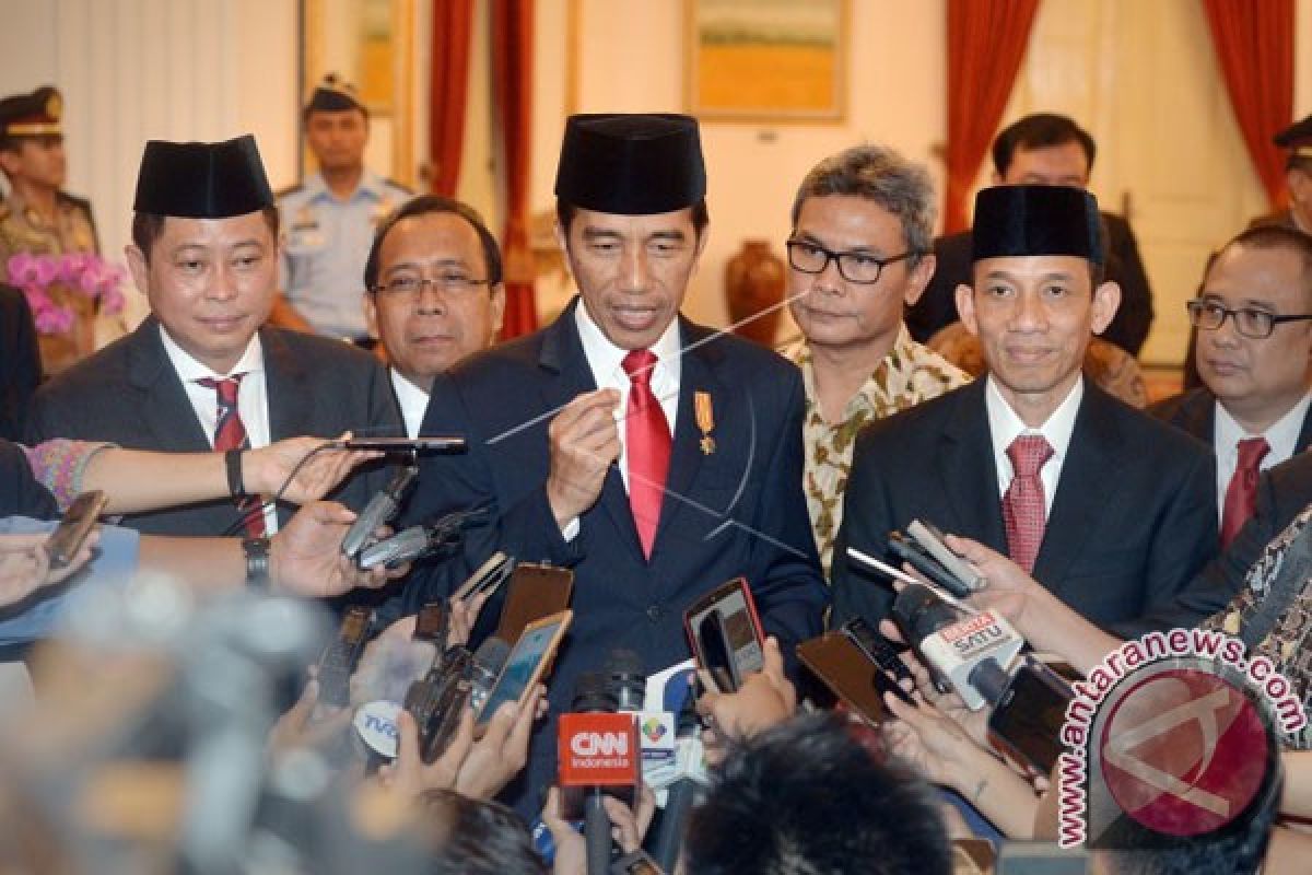 Jokowi sebut Jonan dan Arcandra keras kepala