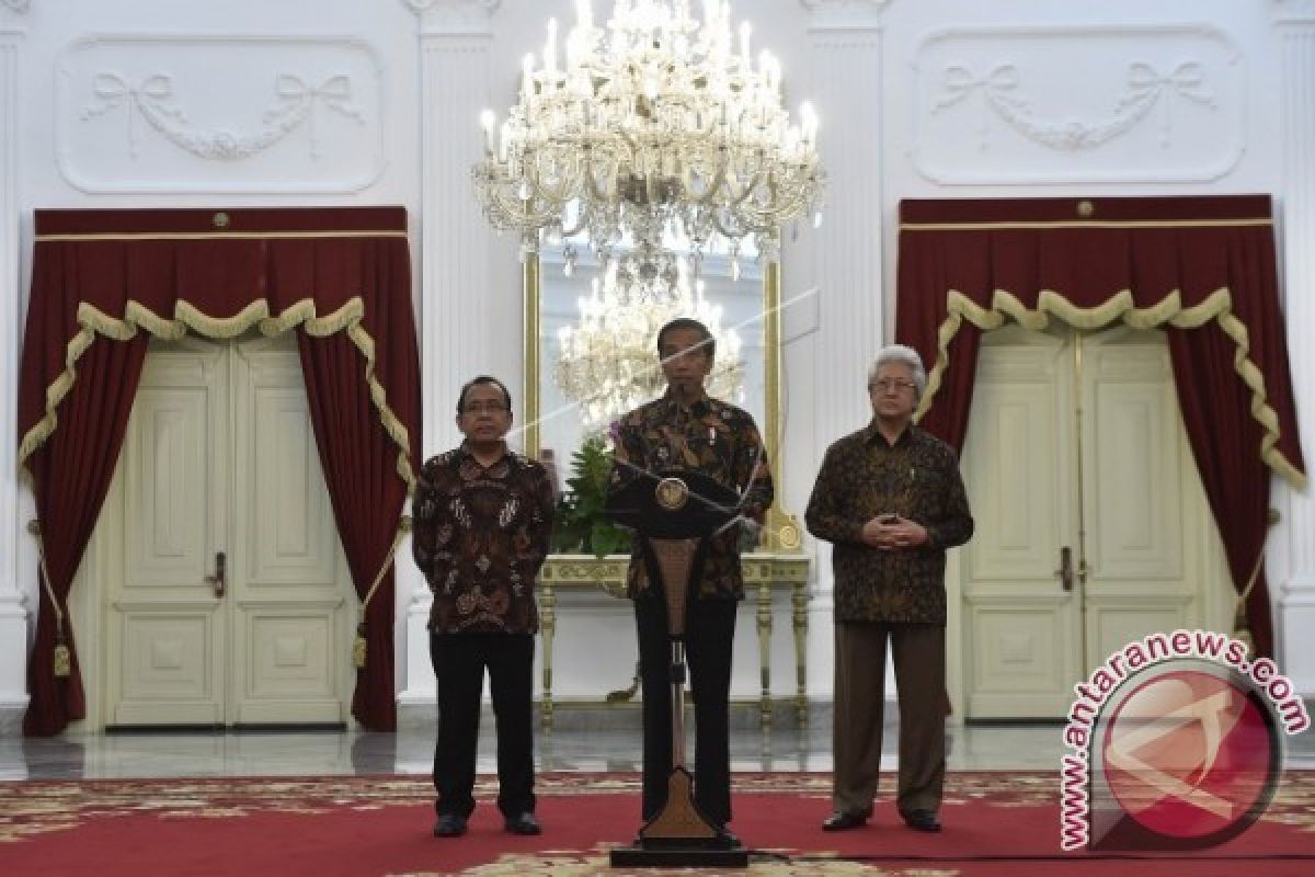 President Jokowi Expresses Deep Condolences Over Death of King Bhumibol
