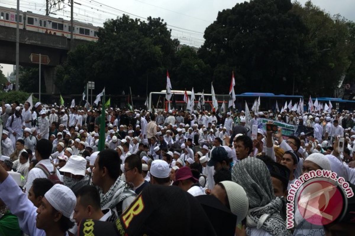 Kawasan Gambir berubah menjadi lautan manusia