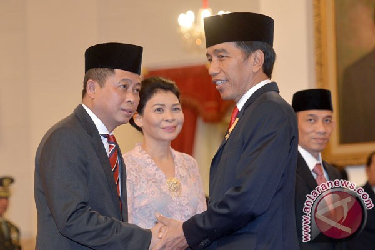 Jokowi sebut Jonan dan Arcandra keras kepala