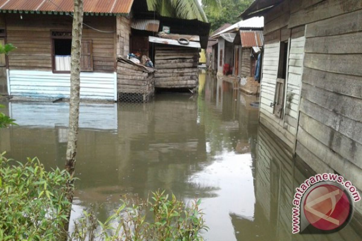 Sejumlah jalan di Mukomuko kembali tergenang banjir