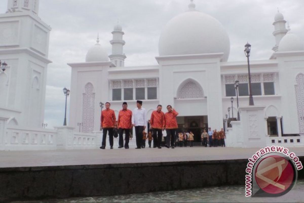 President Jokowi ianugurates N. Kayong grand mosque