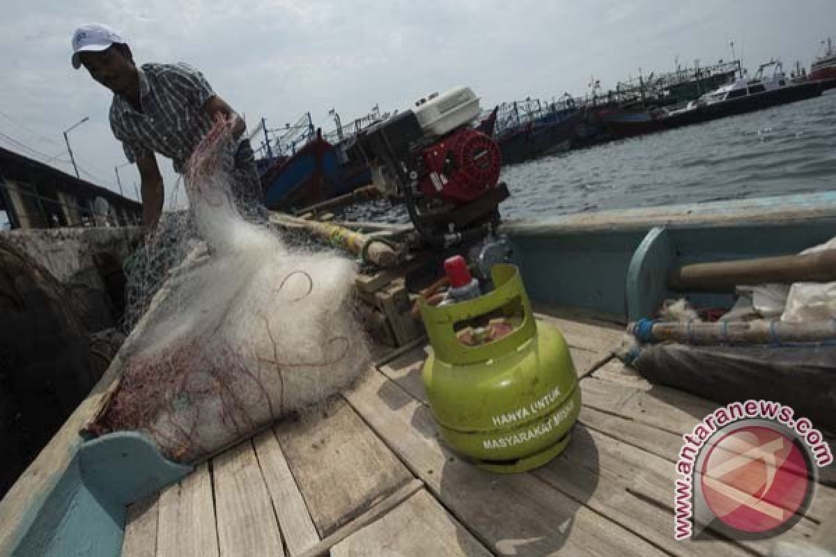 Ratusan Nelayan Cilacap Peroleh Bantuan "Converter Kit"