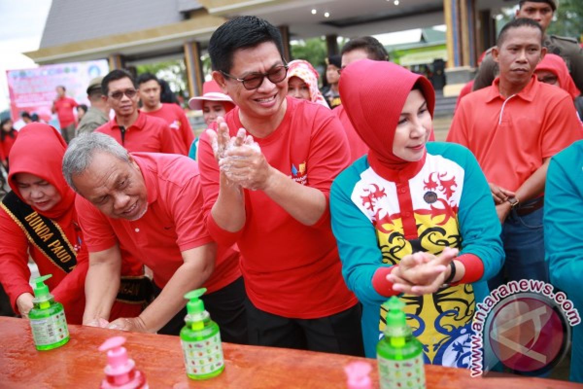 Irianto : Tangan Bersih Pangkal Sehat--1.000 Anak-anak Bulungan Cuci Tangan dan Sikat Gigi Bersama 