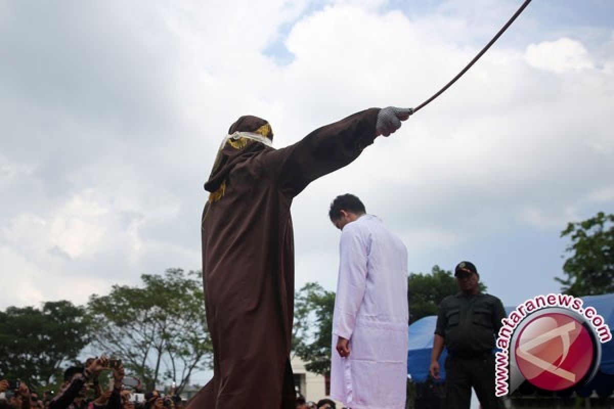 Langgar Syariat Islam, 13 Orang Dieksekusi Cambuk