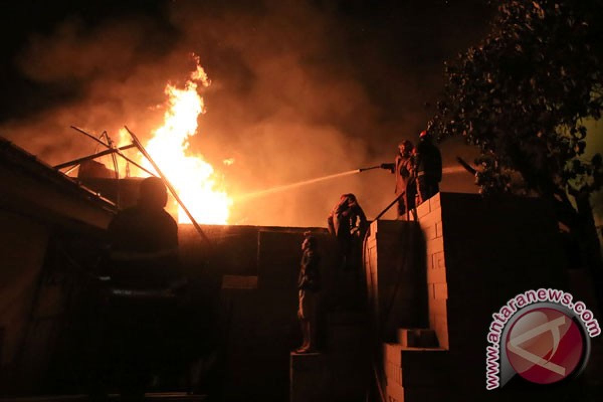 Kebakaran di Jakarta Barat, 19 mobil pemadam diterjunkan