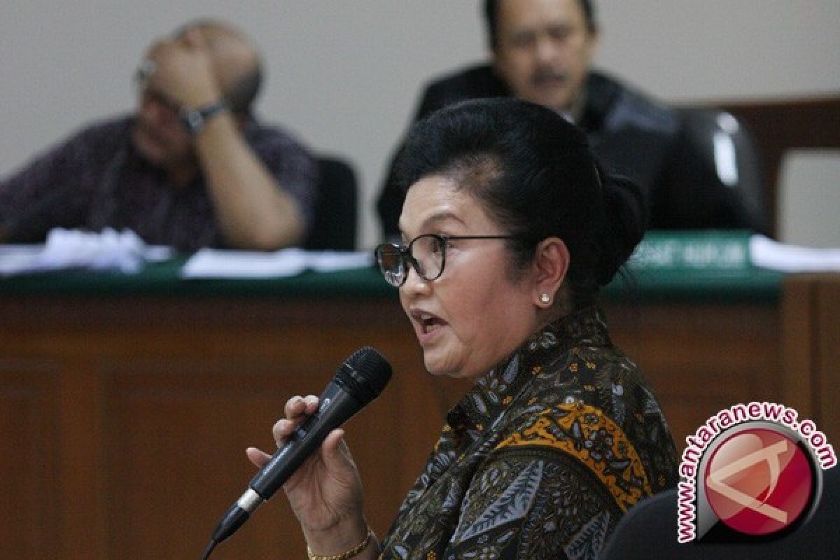 KPK Resmi Tahan Mantan Menkes Siti Fadilah