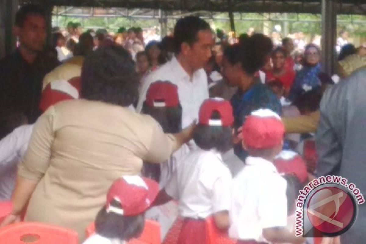 Seribuan pelajar Papua sambut kedatangan Presiden Jokowi 