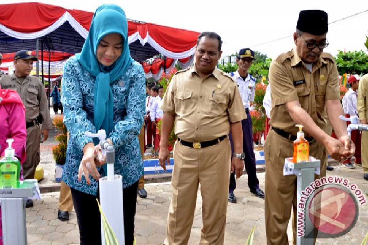  Bupati Batanghari: Budayakan hidup bersih kepada anak-anak 